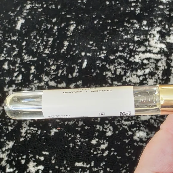 Delina by Parfums de Marly Eau de Parfum Scentbird Travel Spray .27 Fl Oz - Picture 5 of 8